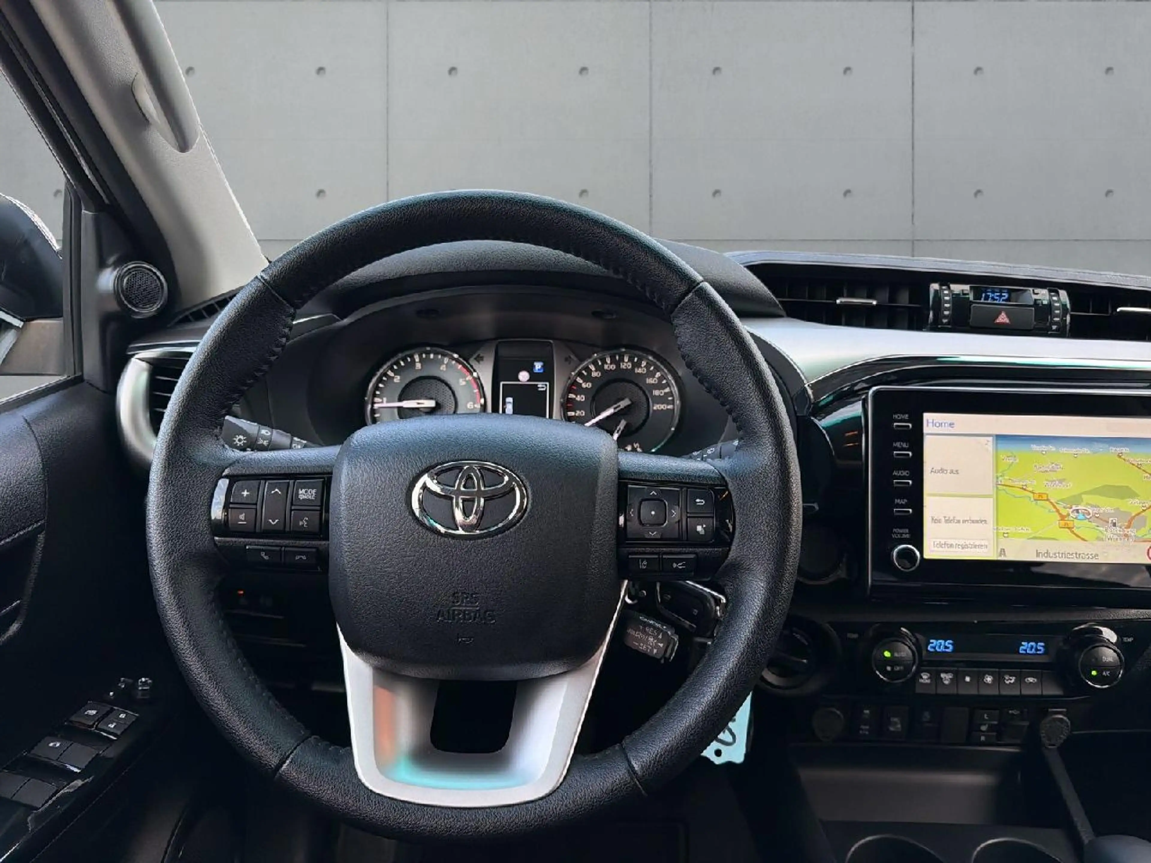 Toyota Hilux Double Cab Comfort 4x4 — photo 13