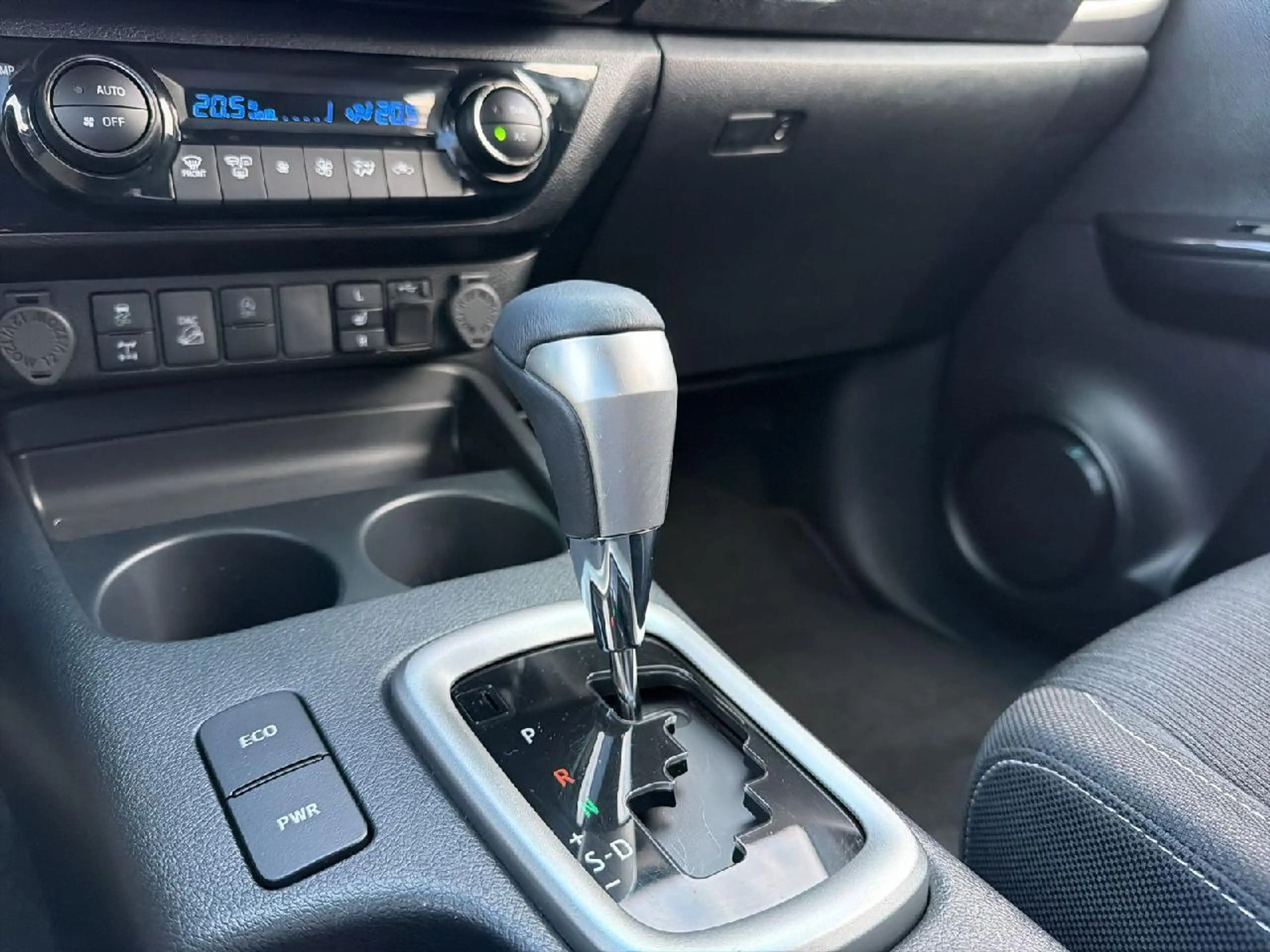 Toyota Hilux Double Cab Comfort 4x4 — photo 15
