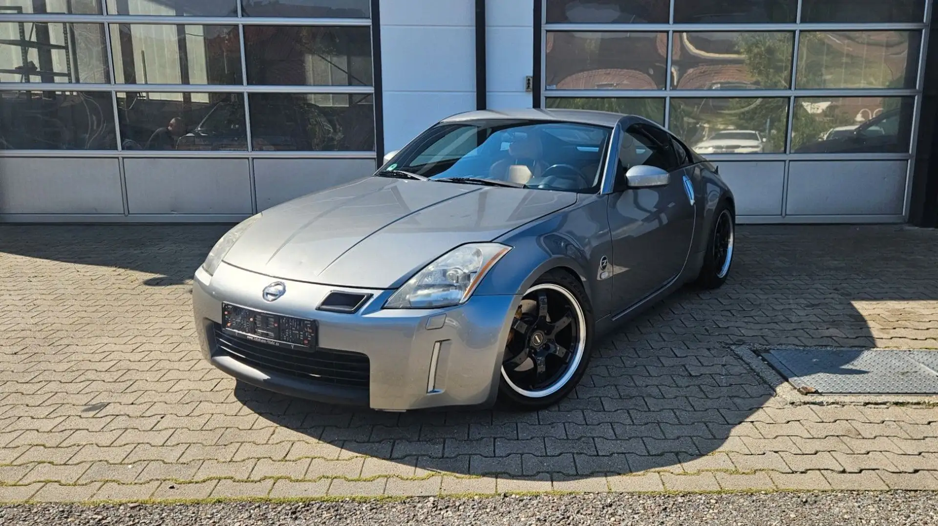 Nissan 350Z Coupe Grau - 1