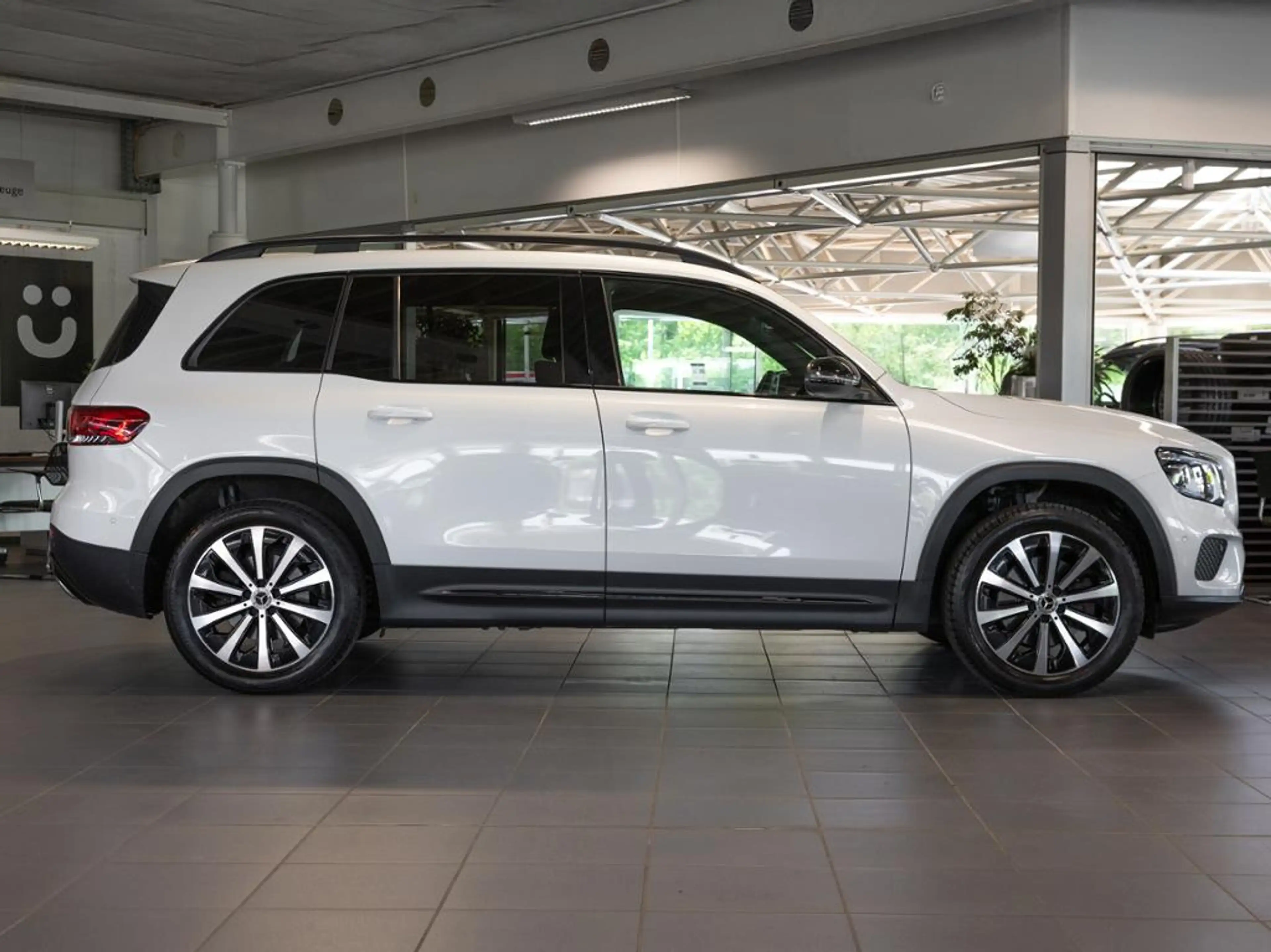 Mercedes-Benz GLB 220 d NIGHT PROGRESSIVE AHK KAMERA SPUR PDC — photo 4