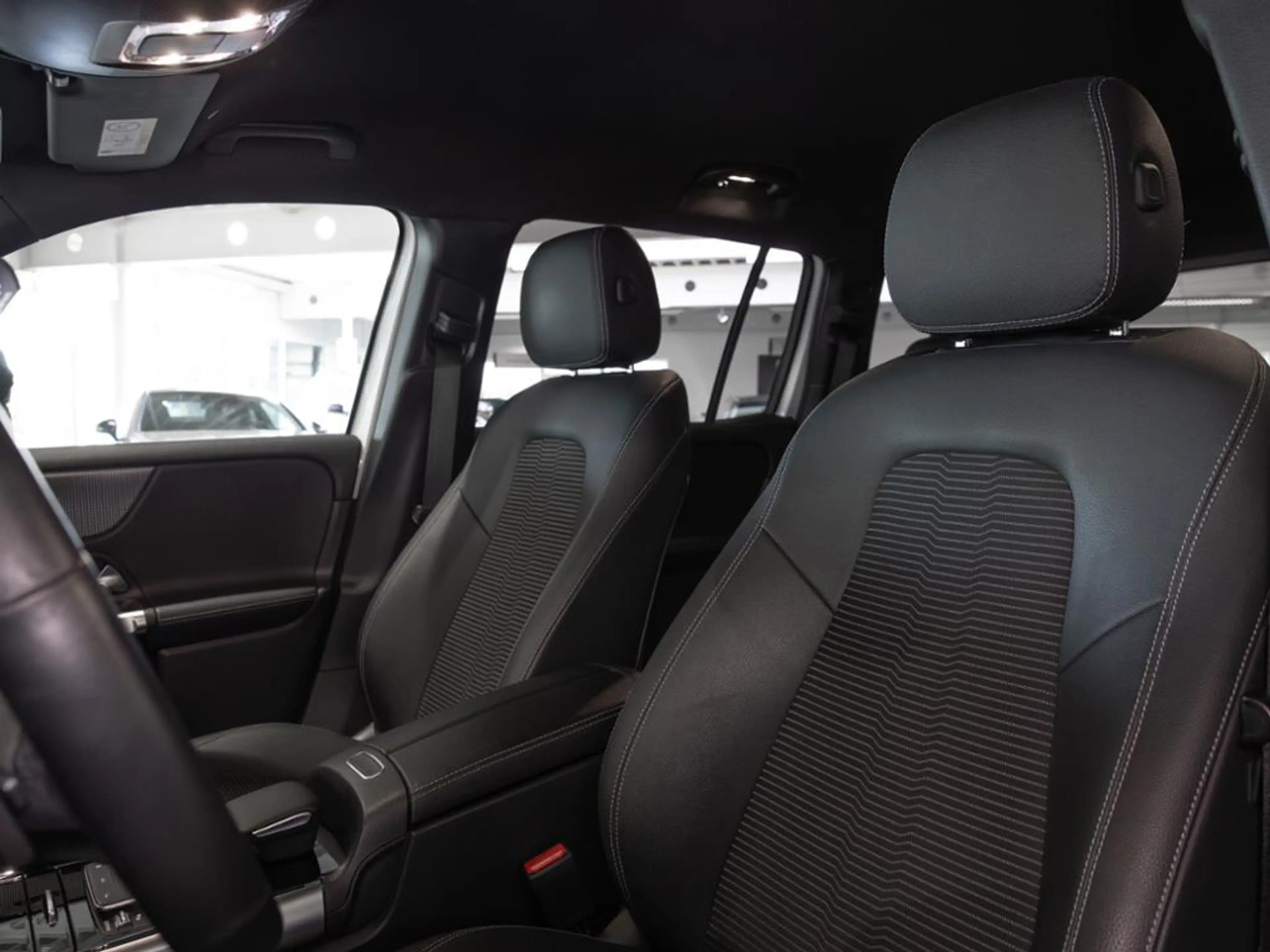 Mercedes-Benz GLB 220 d NIGHT PROGRESSIVE AHK KAMERA SPUR PDC — photo 8