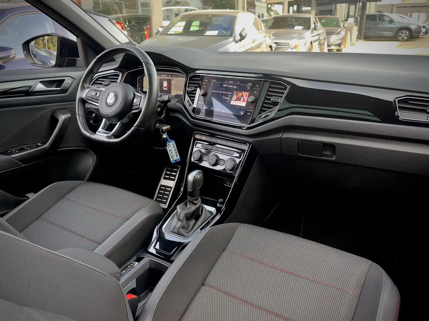 Volkswagen T-Roc 1.5 TSI AUT7 SPORT BLACK-EDITION PANODAK NAVI CAME Schwarz - 2