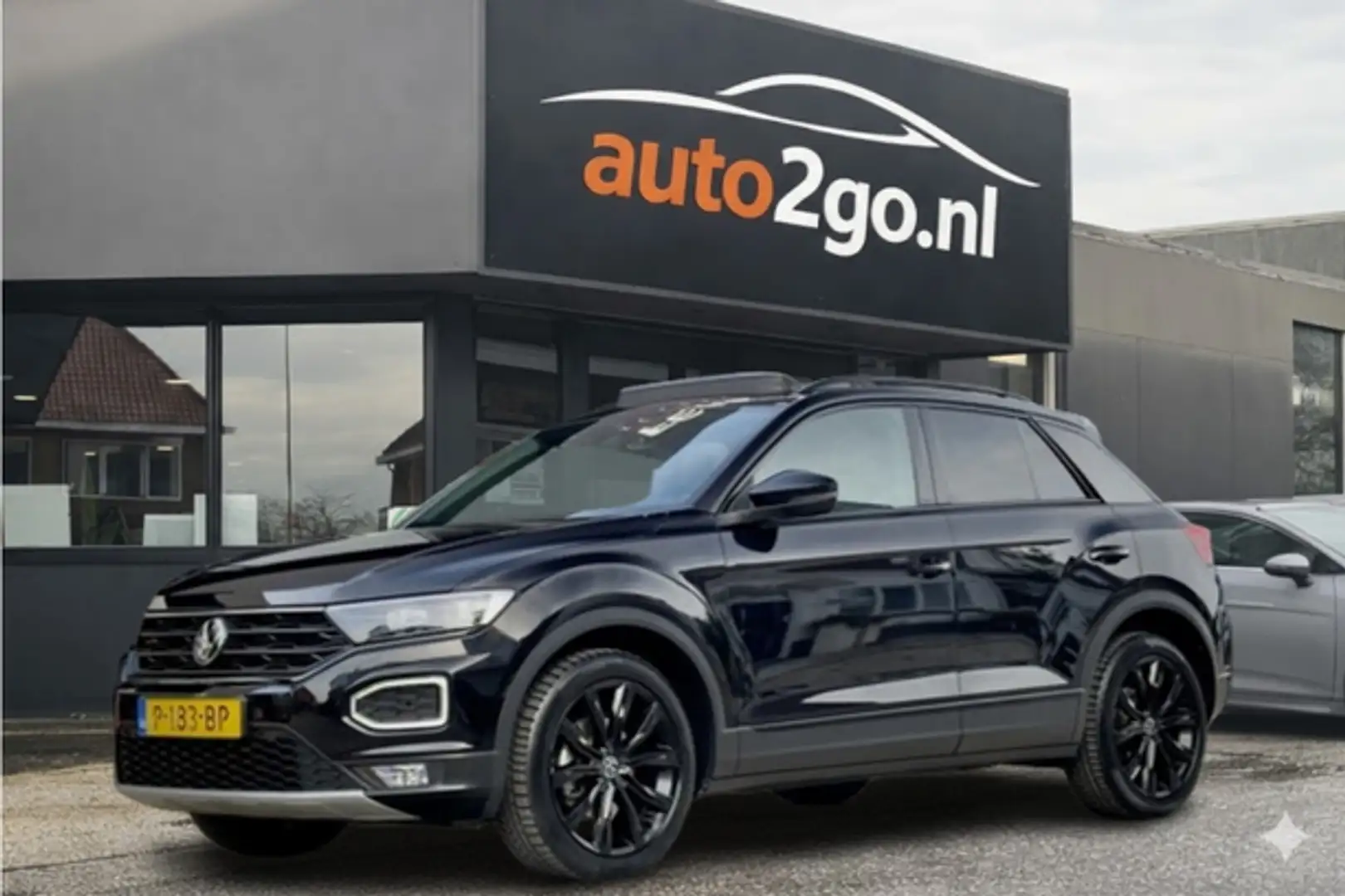 Volkswagen T-Roc 1.5 TSI AUT7 SPORT BLACK-EDITION PANODAK NAVI CAME Schwarz - 1