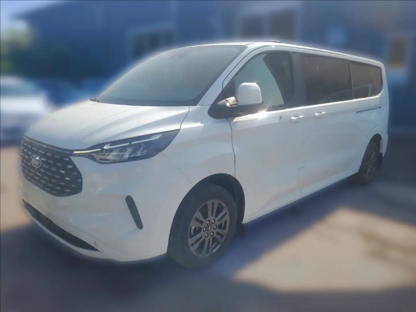 Ford Tourneo Custom 320 2.0 tdci 170cv Titanium L2H1 auto E6.2 Blanc - 1
