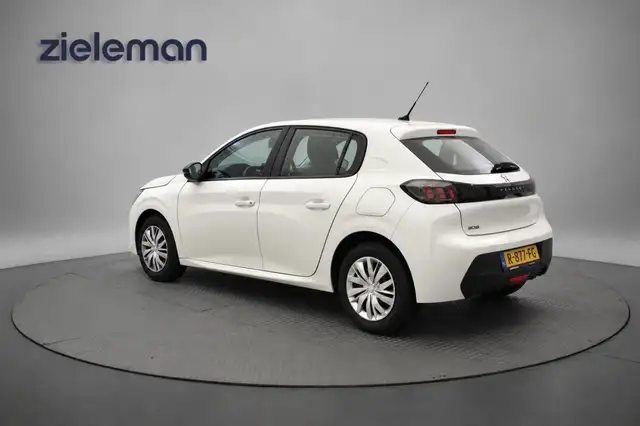 Peugeot 208 view 3
