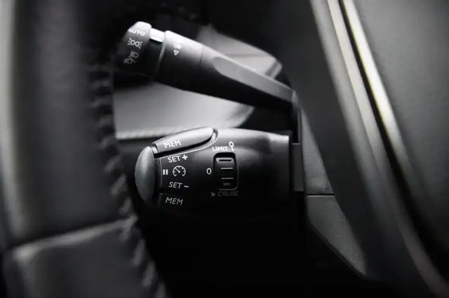 Peugeot 208 view 7