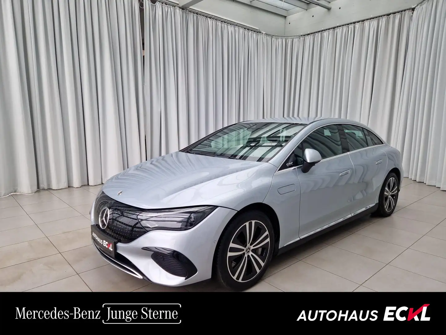 Mercedes-Benz EQE 300 Silber - 1