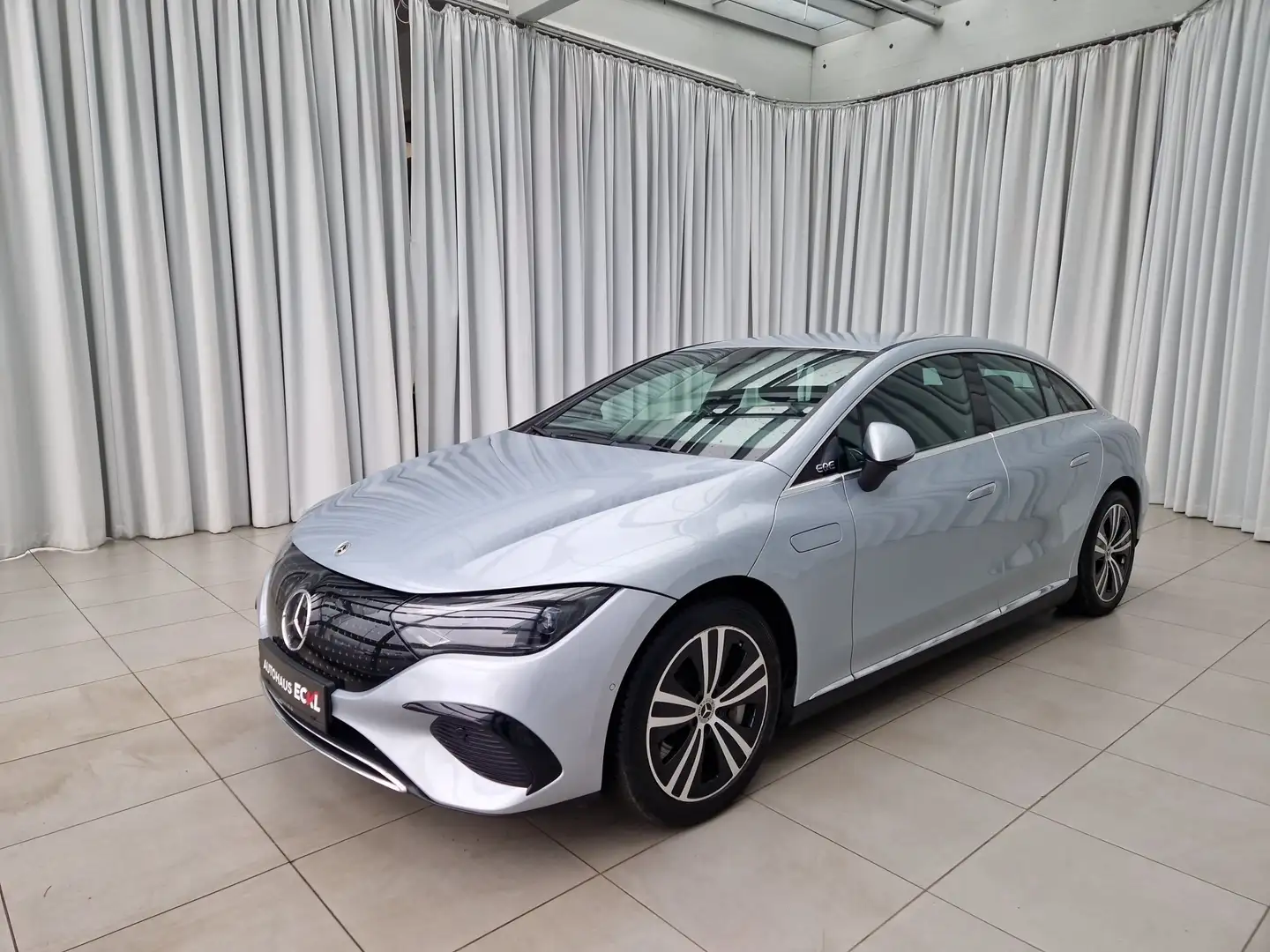 Mercedes-Benz EQE 300 Silber - 2