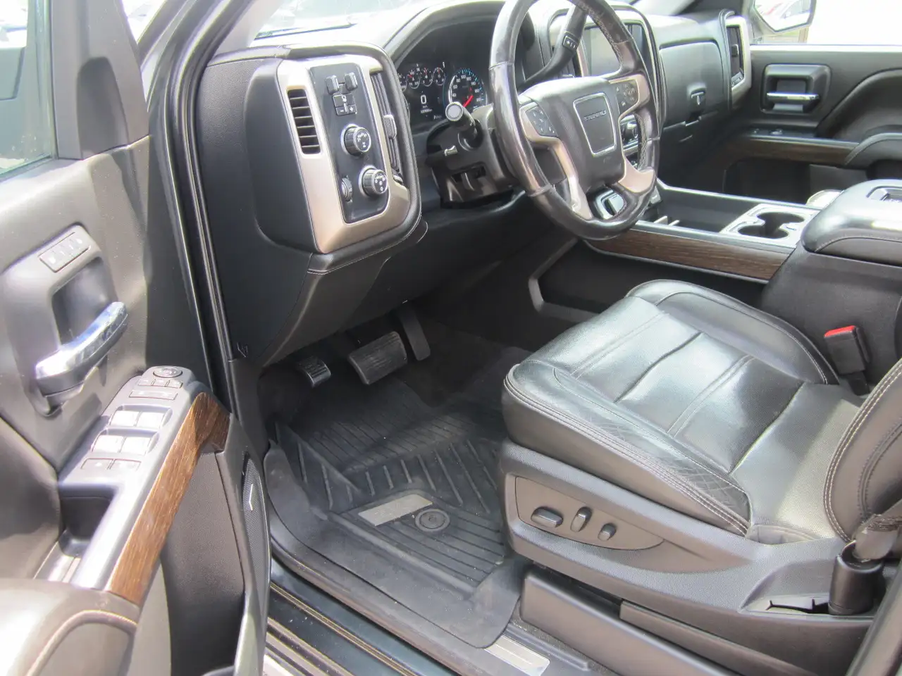 GMC Sierra 1500 снимка GMC Sierra 1500