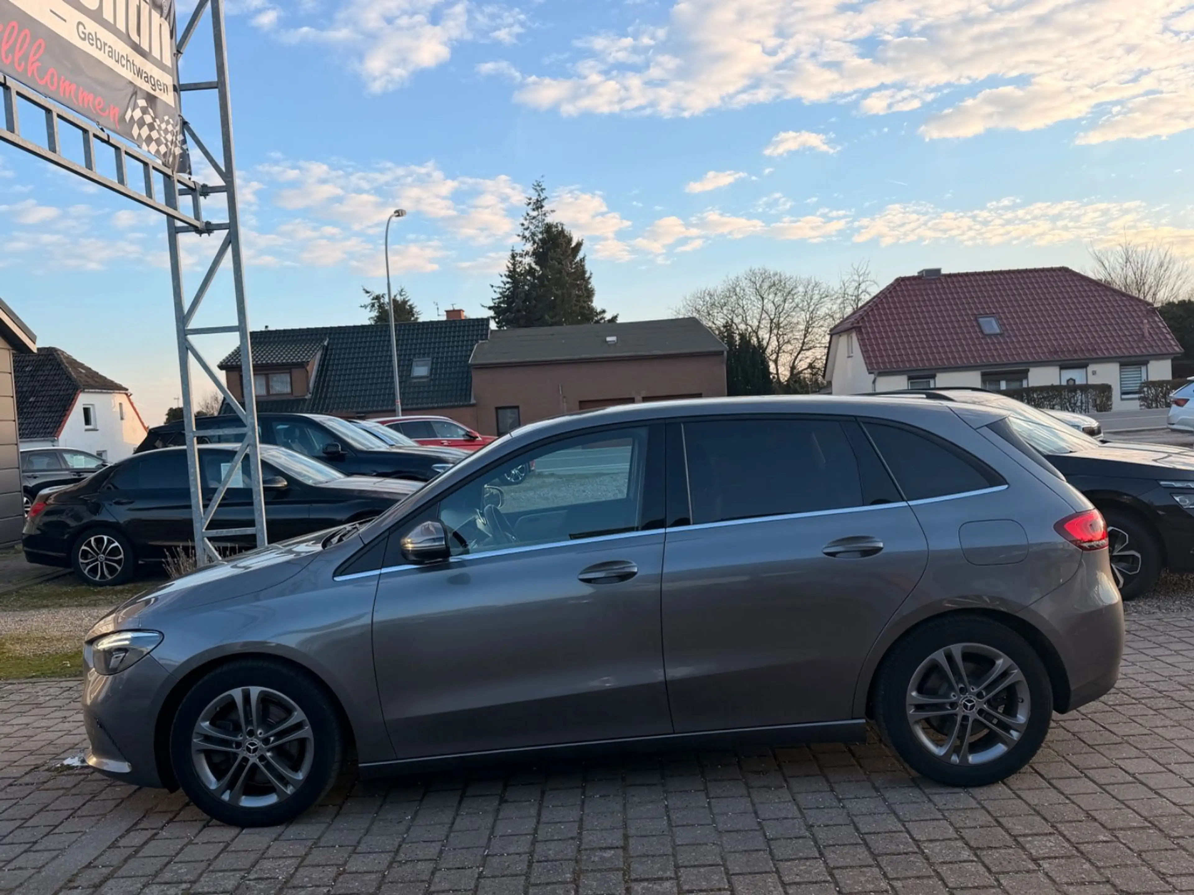 Mercedes-Benz B 220 d Style*KAMERA*LED*LEDER*NAVI*STANDHEIZUNG — photo 4