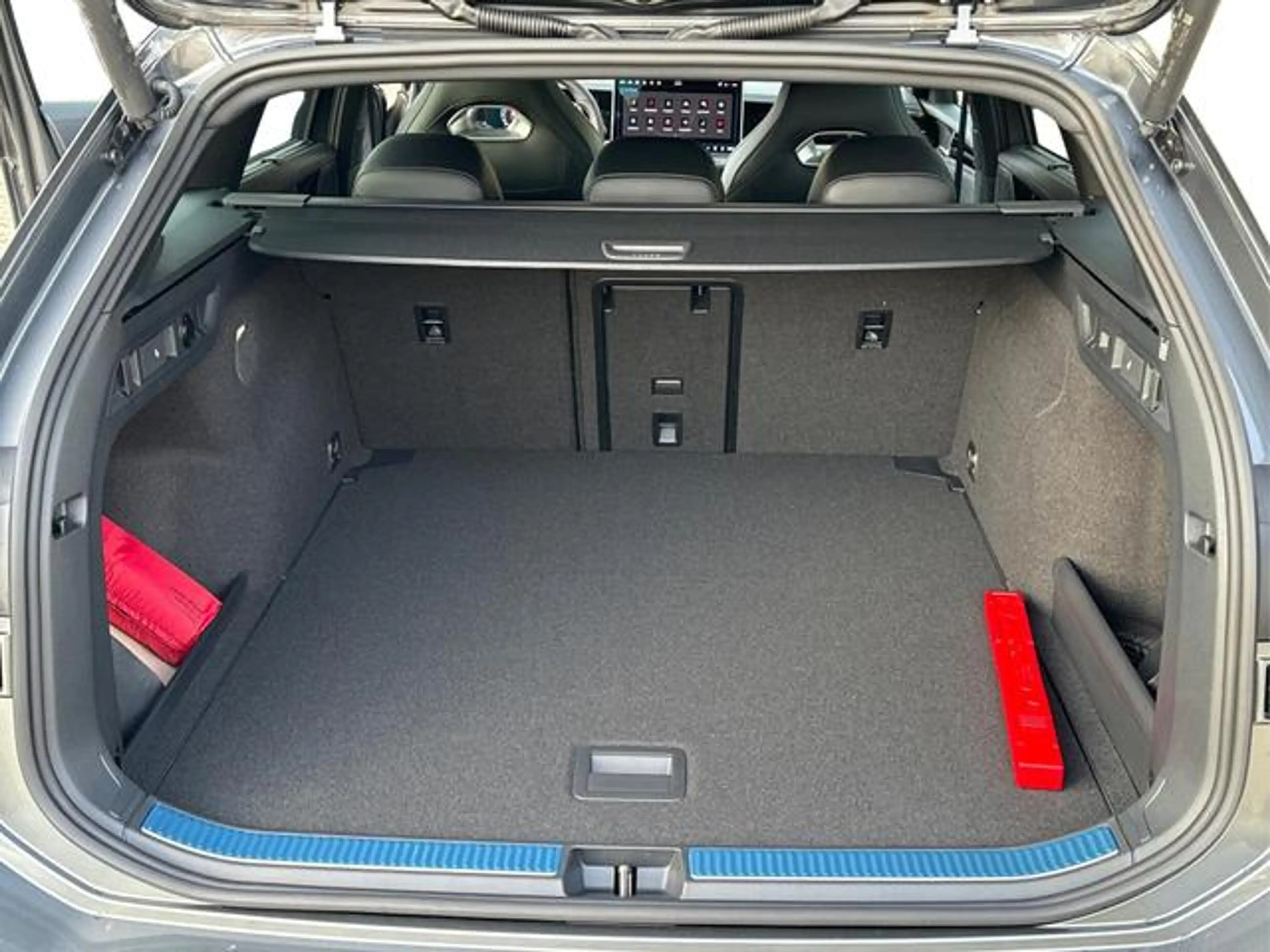 Volkswagen Passat Variant R-Line AHK+PANO+NAVI+Head-UP+M... — photo 8