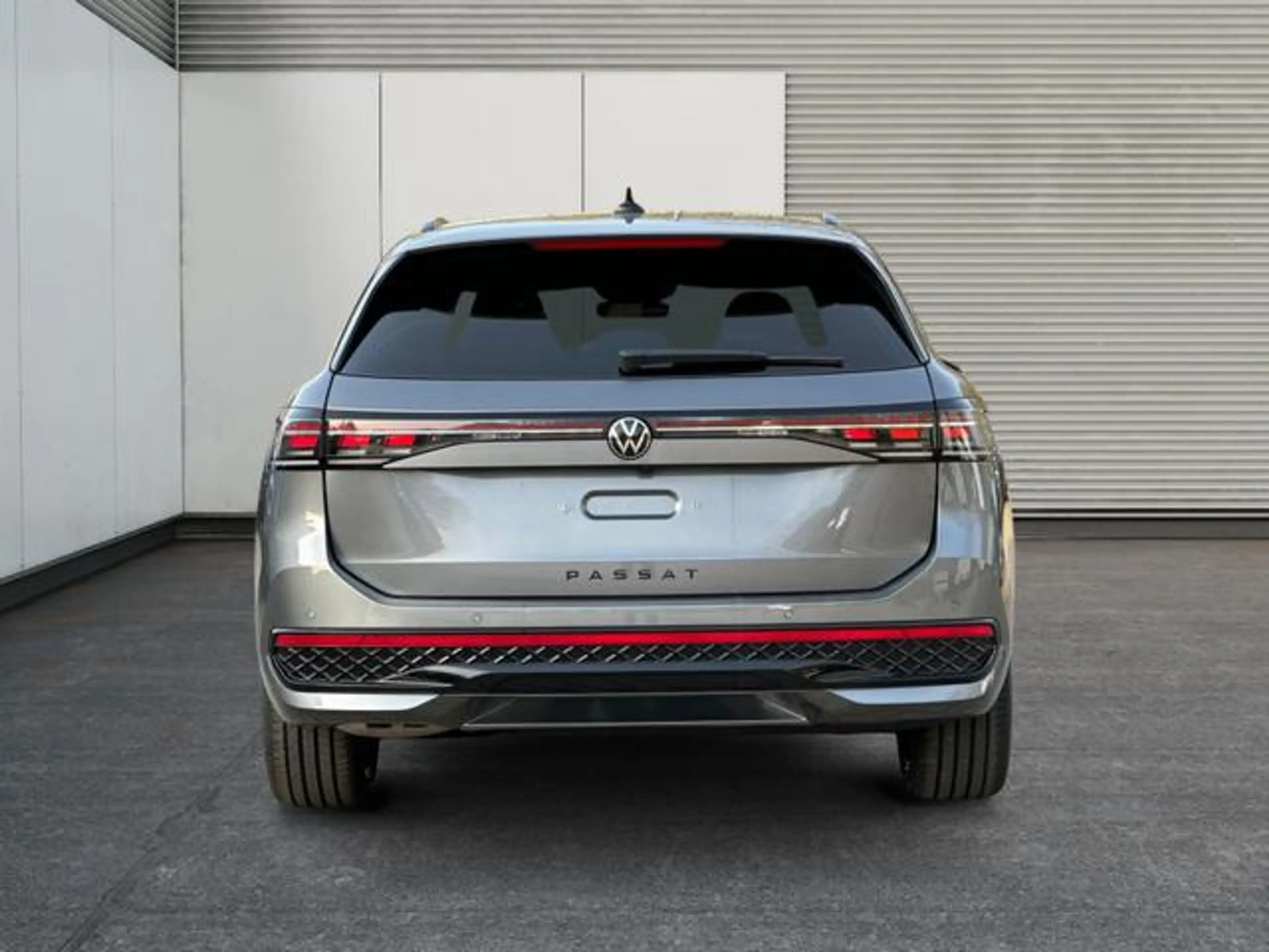 Volkswagen Passat Variant R-Line AHK+PANO+NAVI+Head-UP+M... — photo 4