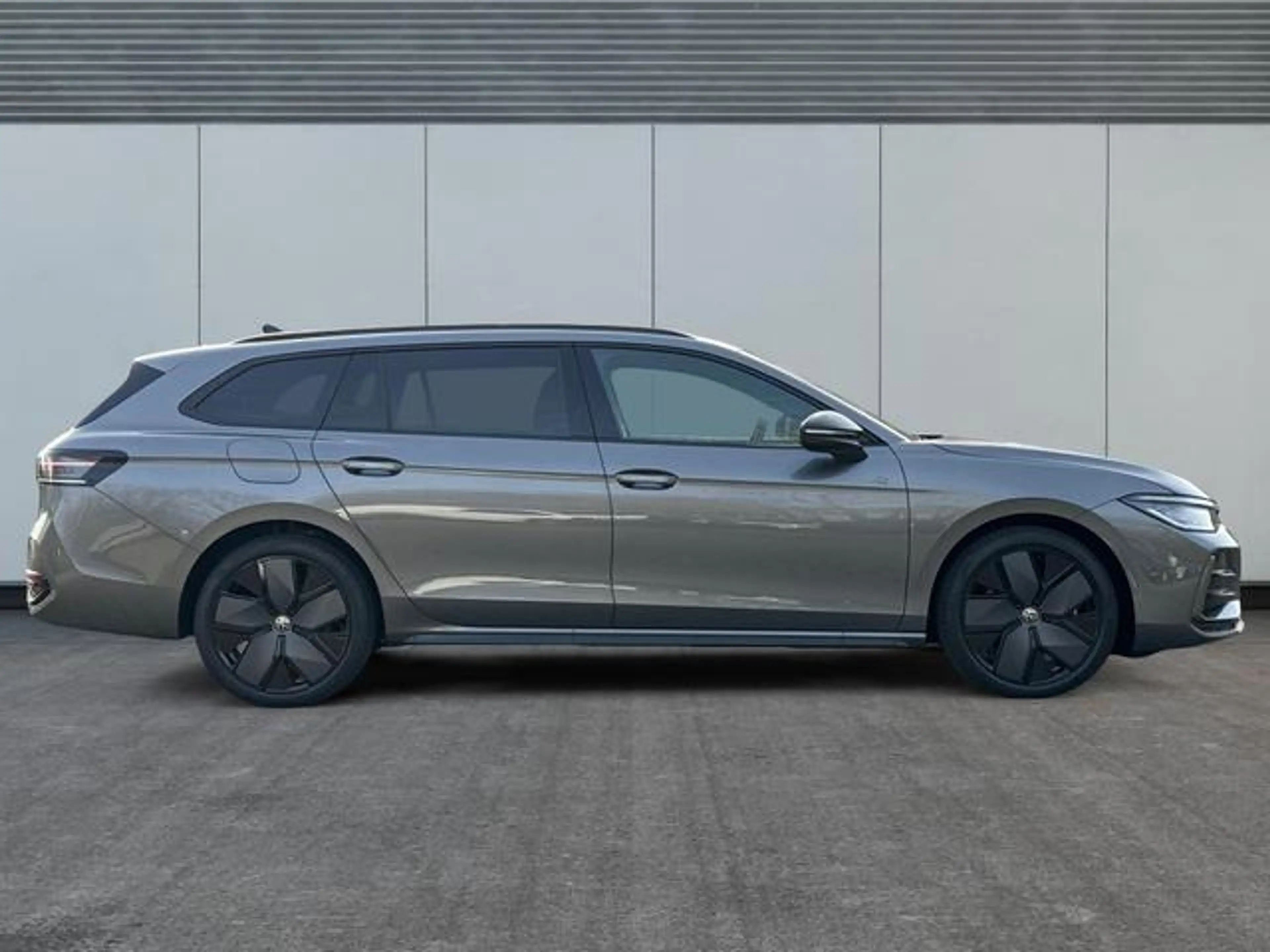 Volkswagen Passat Variant R-Line AHK+PANO+NAVI+Head-UP+M... — photo 5