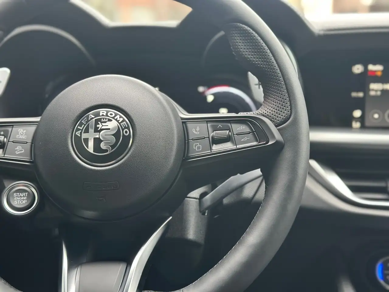 Alfa Romeo Stelvio снимка Alfa Romeo Stelvio