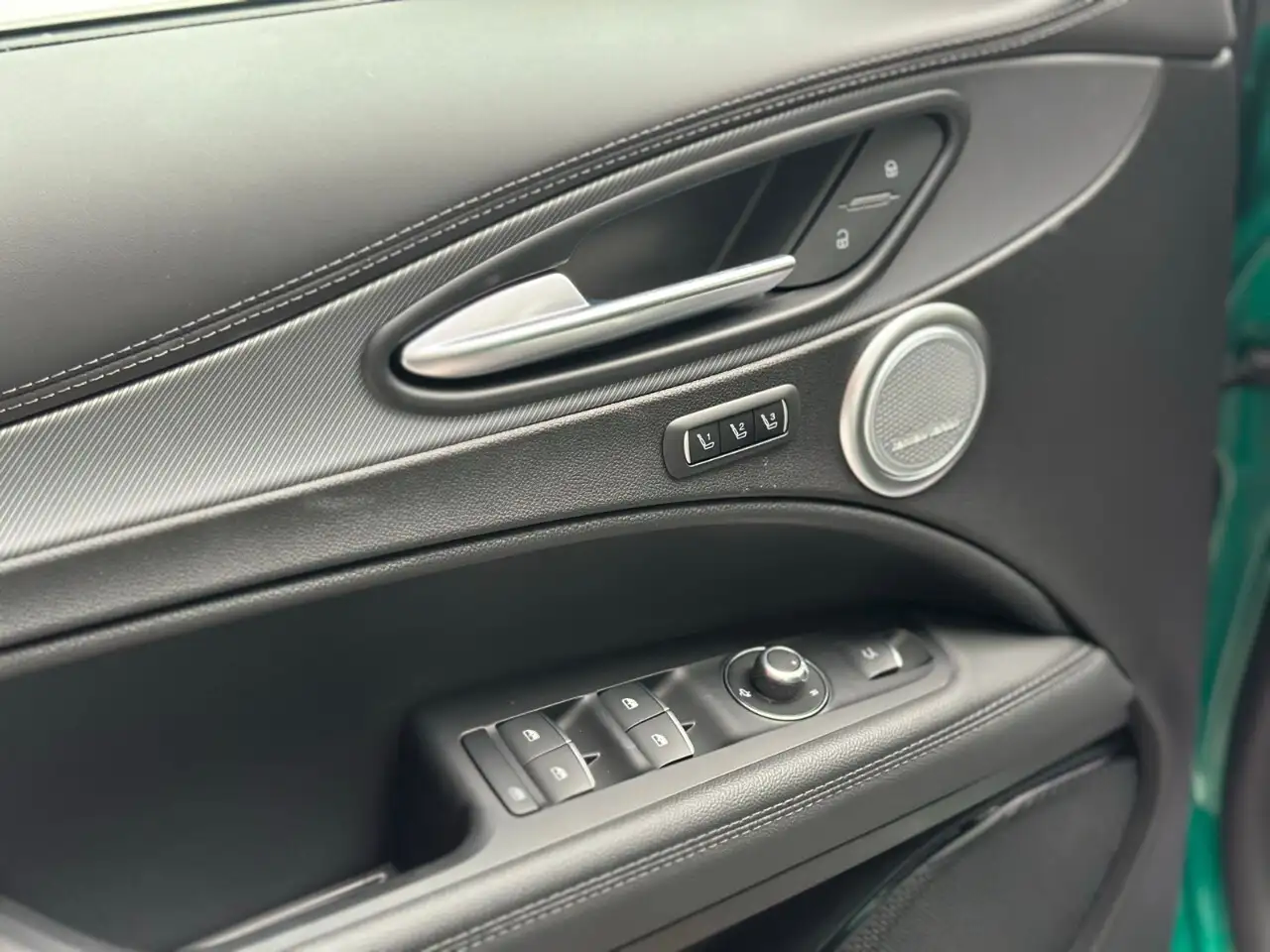 Alfa Romeo Stelvio снимка Alfa Romeo Stelvio