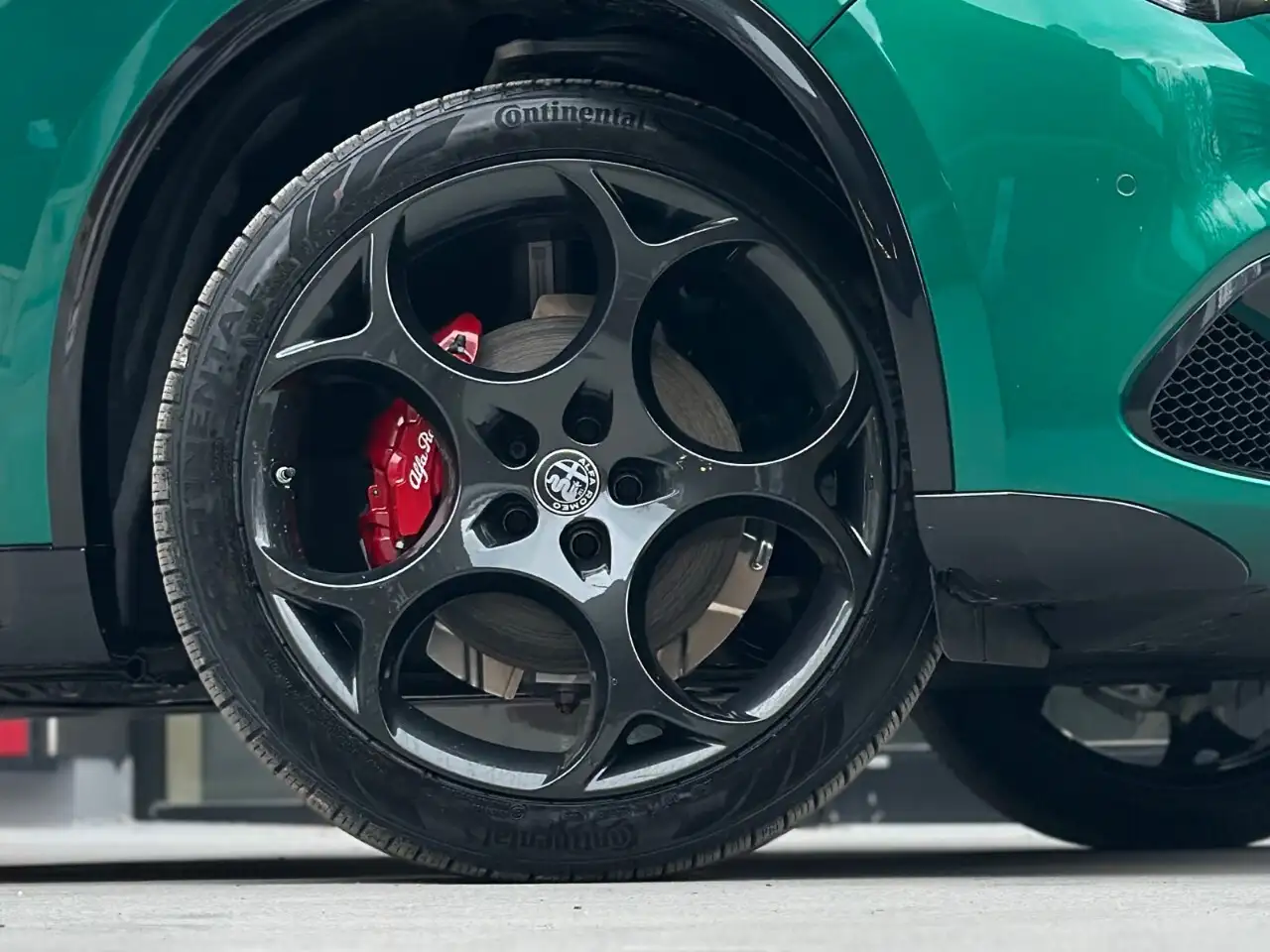 Alfa Romeo Stelvio снимка Alfa Romeo Stelvio