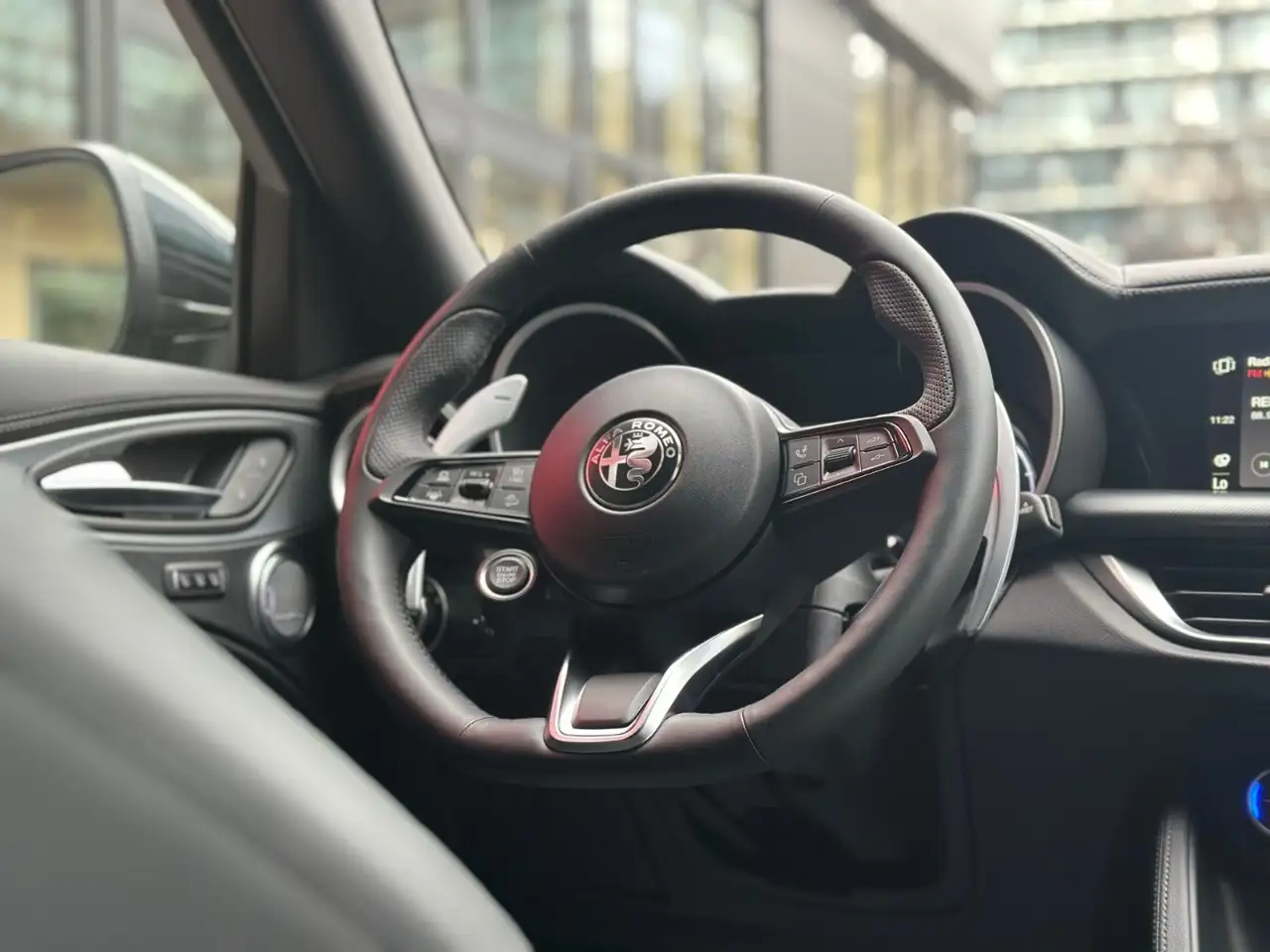Alfa Romeo Stelvio снимка Alfa Romeo Stelvio