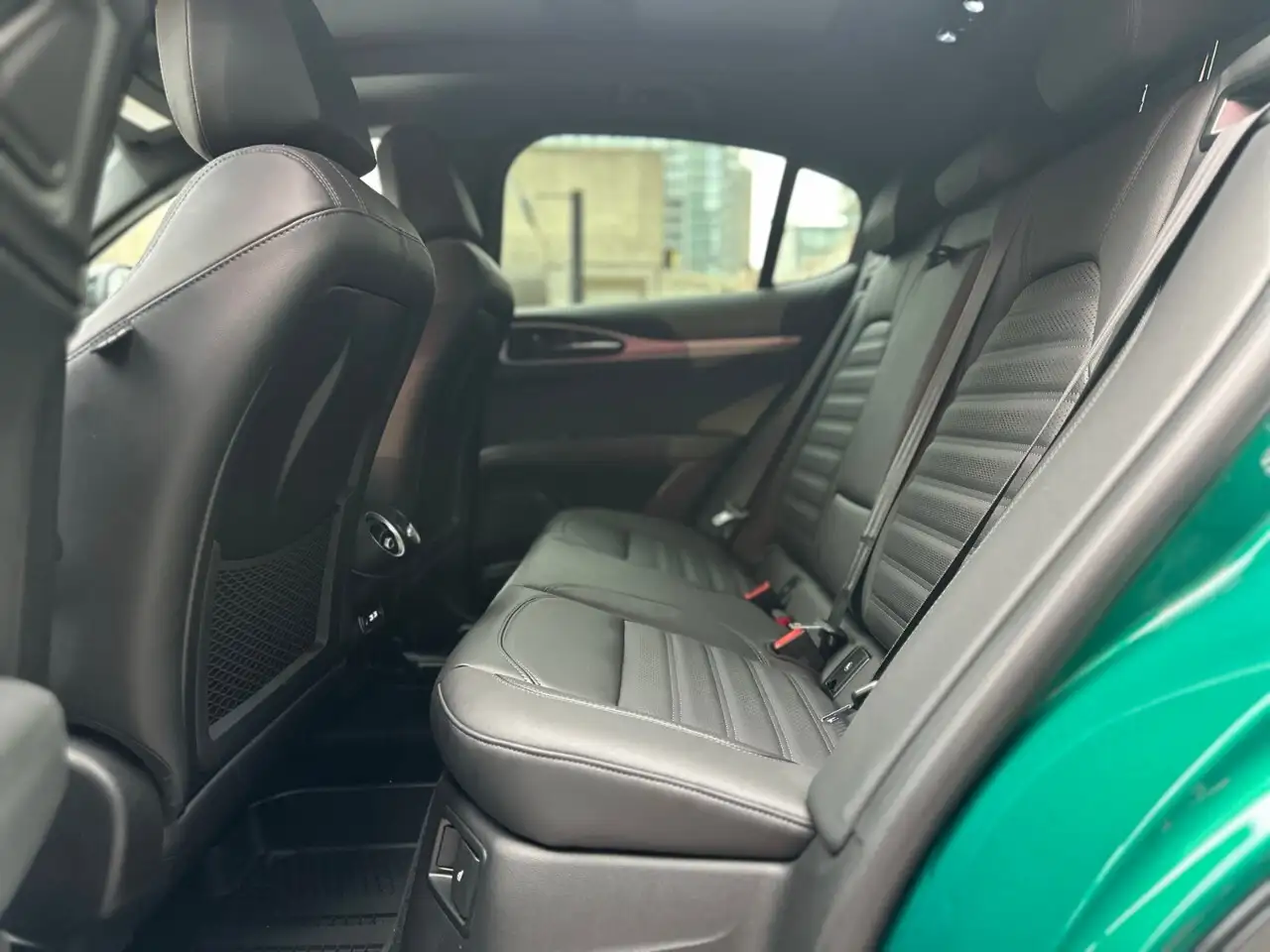 Alfa Romeo Stelvio снимка Alfa Romeo Stelvio