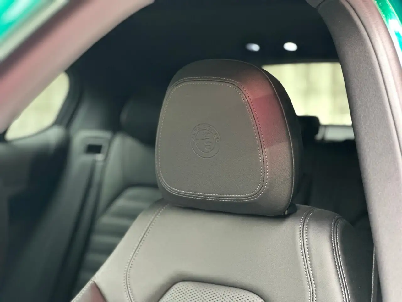 Alfa Romeo Stelvio снимка Alfa Romeo Stelvio