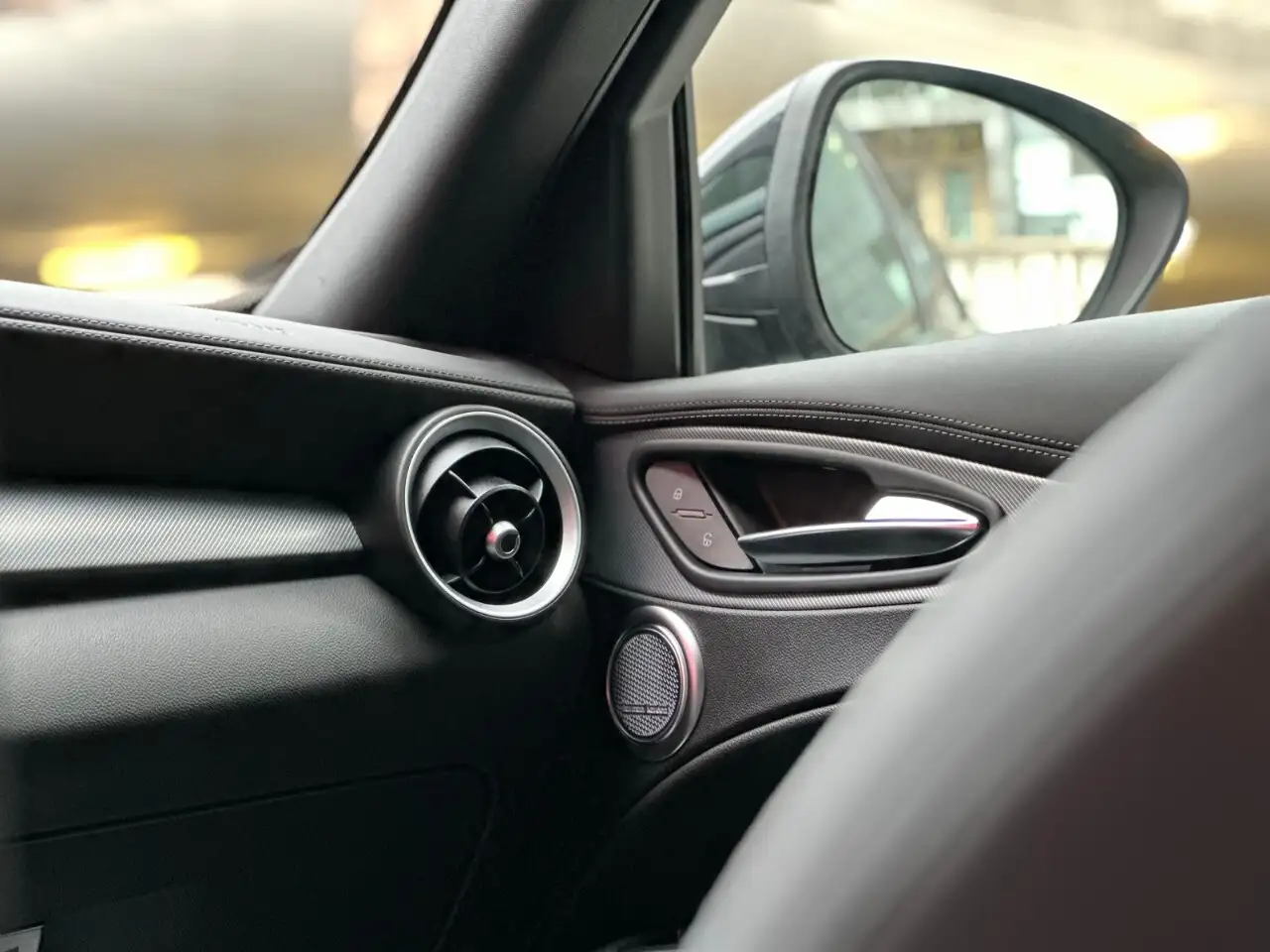 Alfa Romeo Stelvio снимка Alfa Romeo Stelvio