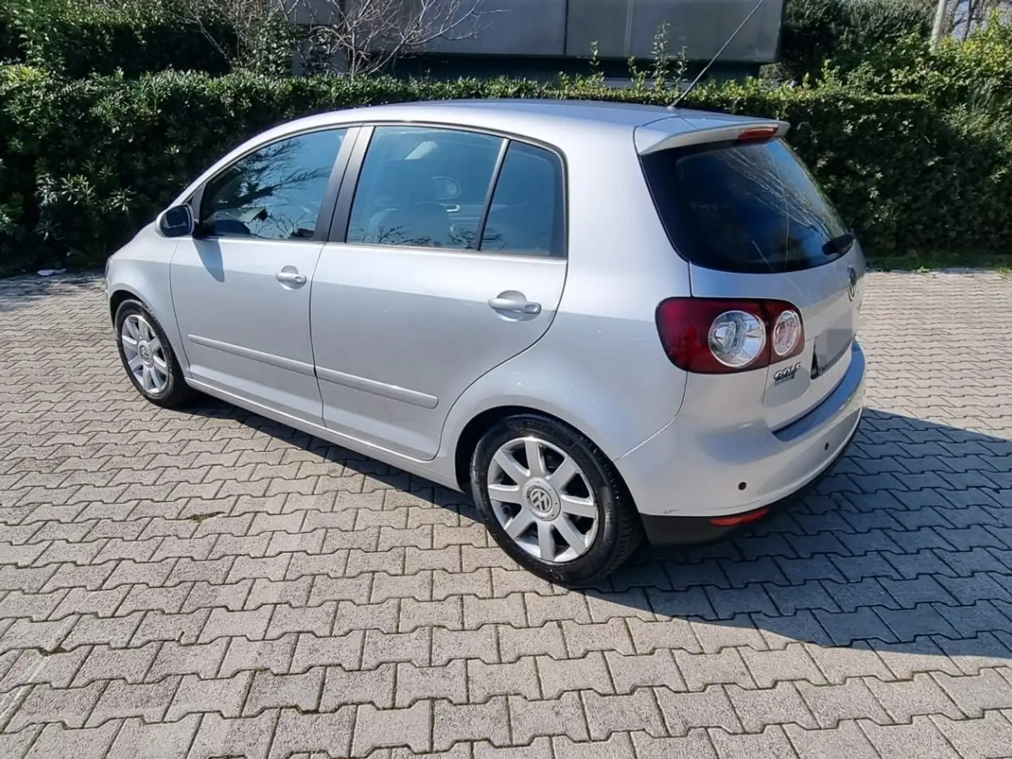 Volkswagen Golf Plus 1.9 tdi Sportline dsg Gümüş rengi - 2