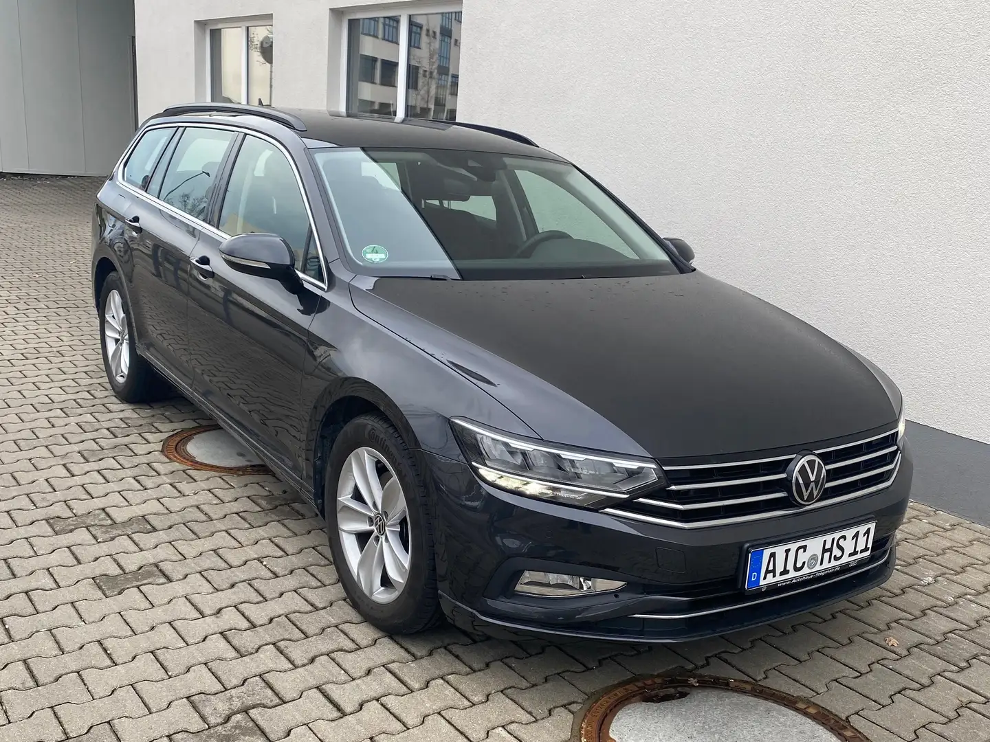 Volkswagen Passat Variant Business 4Motion Grau - 1