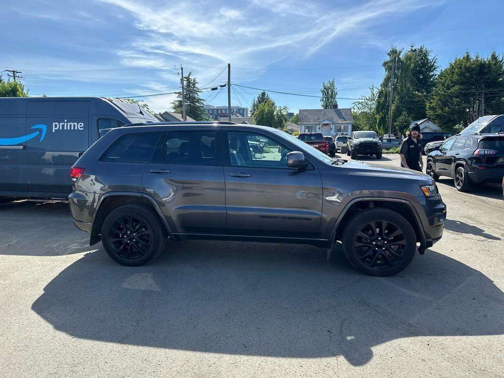 2019 Jeep Grand Cherokee Altitude 4x4 | Low KM | Dealer Serviced | Locally — снимка 1