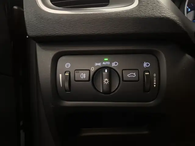 Volvo V40 view 11