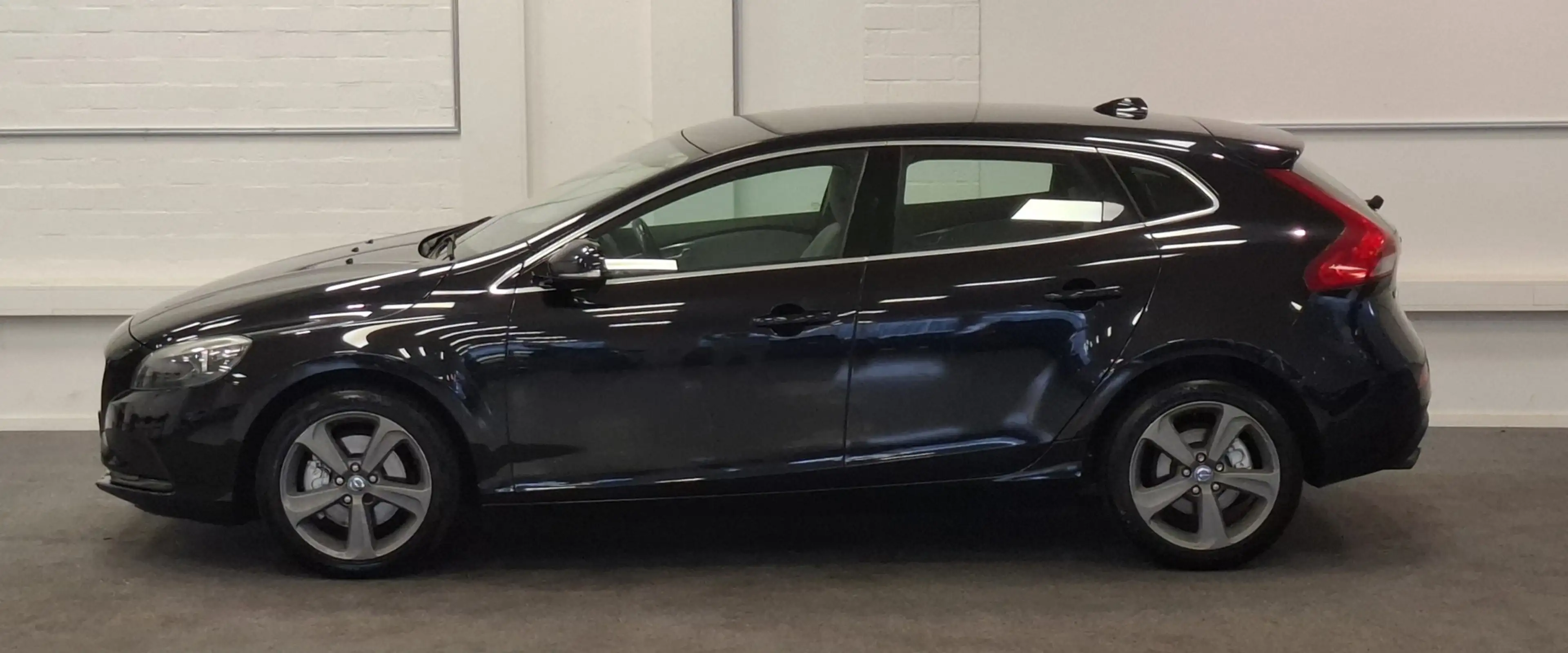 Volvo V40 1.6 T3 Momentum — photo 4