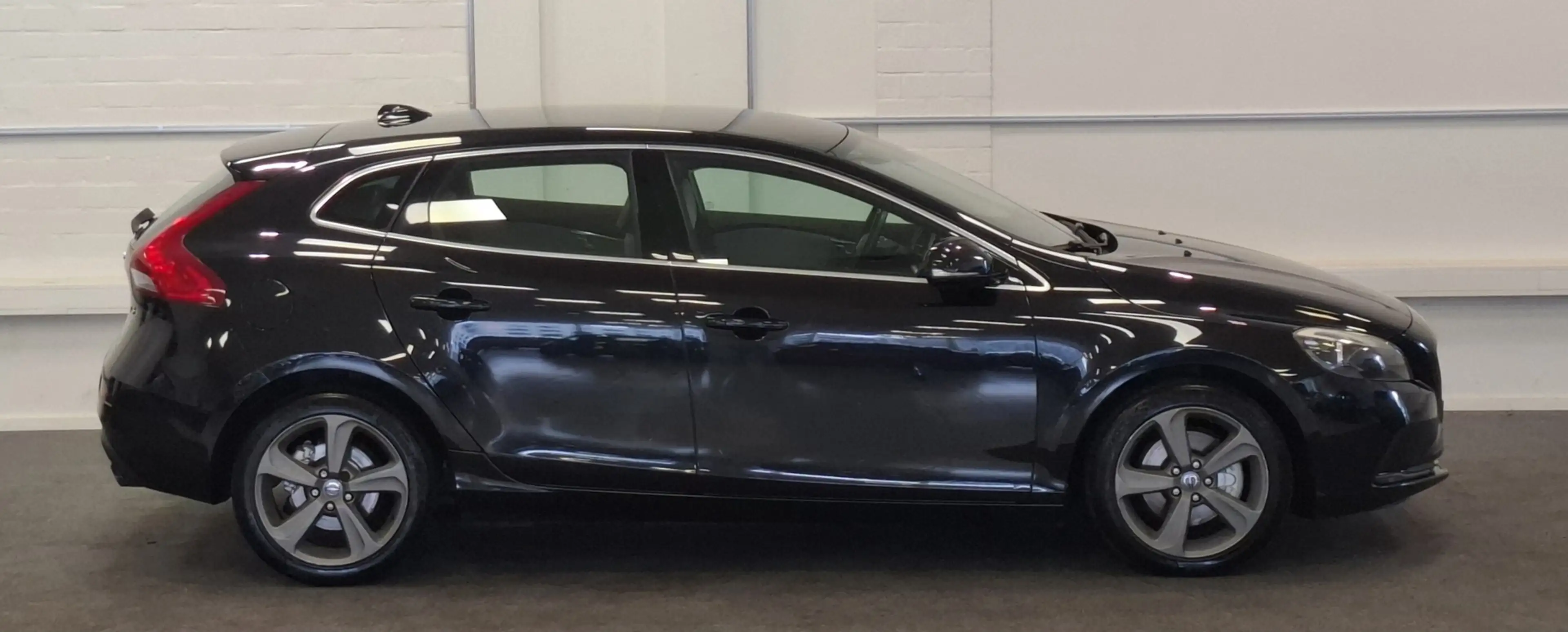 Volvo V40 1.6 T3 Momentum — photo 5