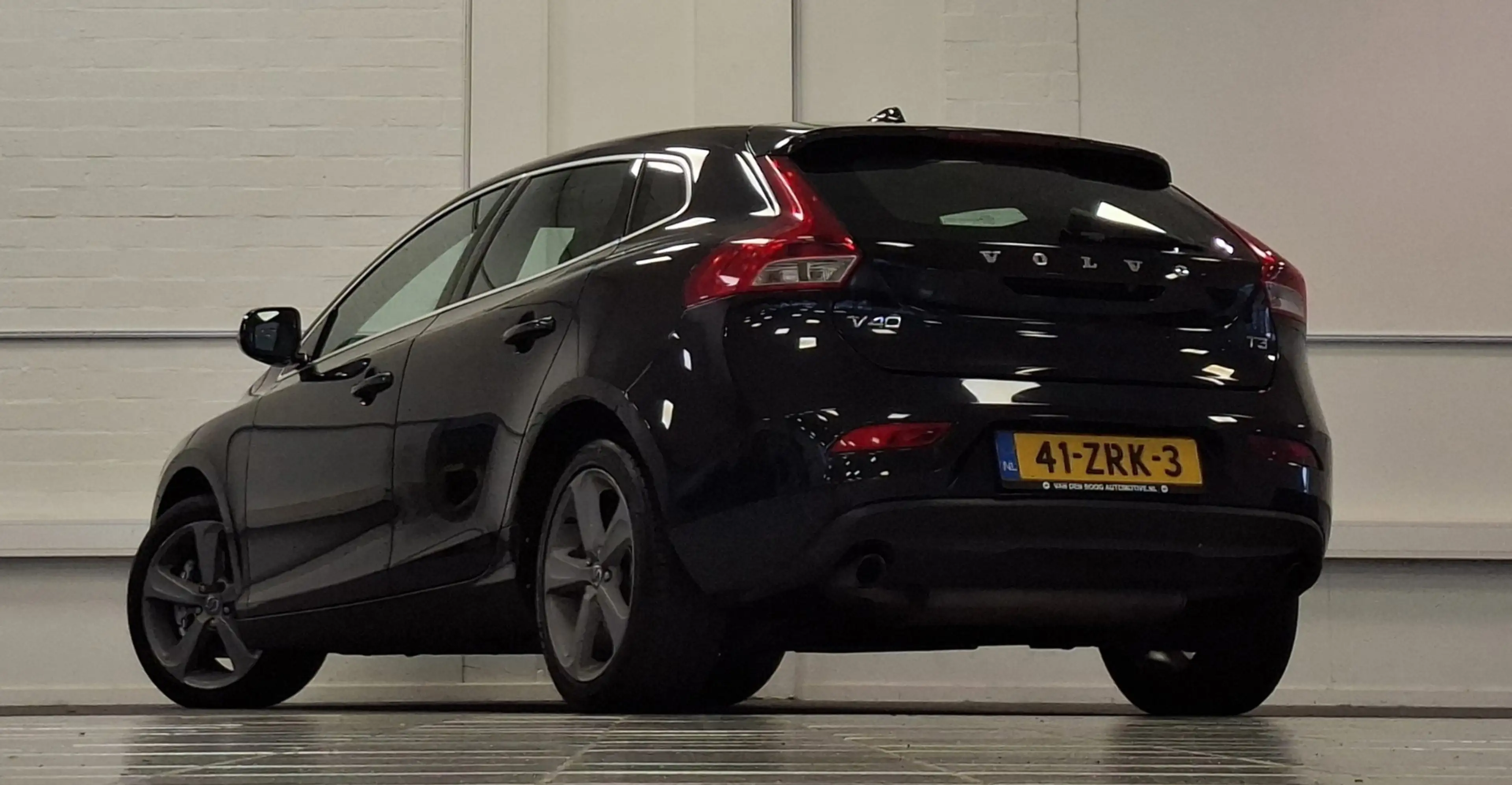 Volvo V40 1.6 T3 Momentum — photo 6