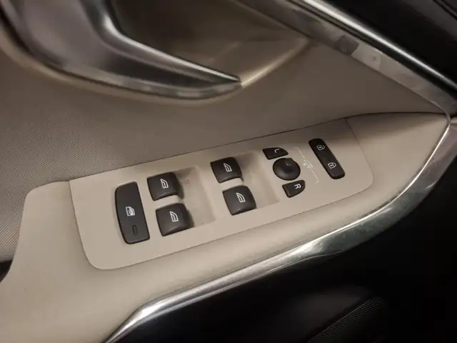 Volvo V40 view 10