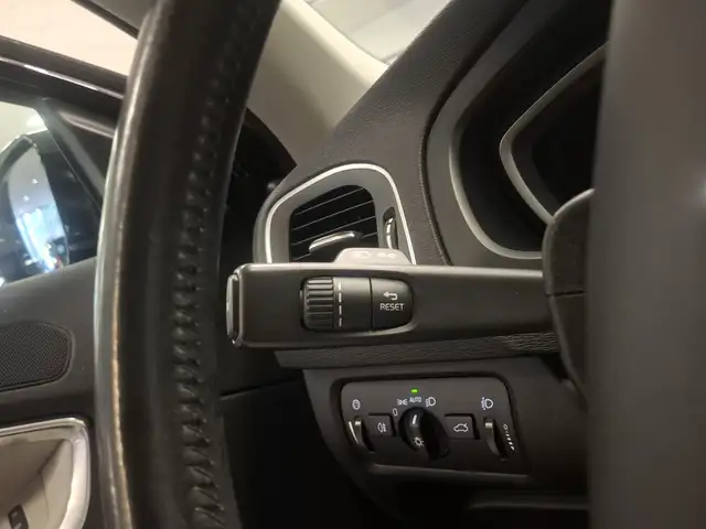 Volvo V40 view 12
