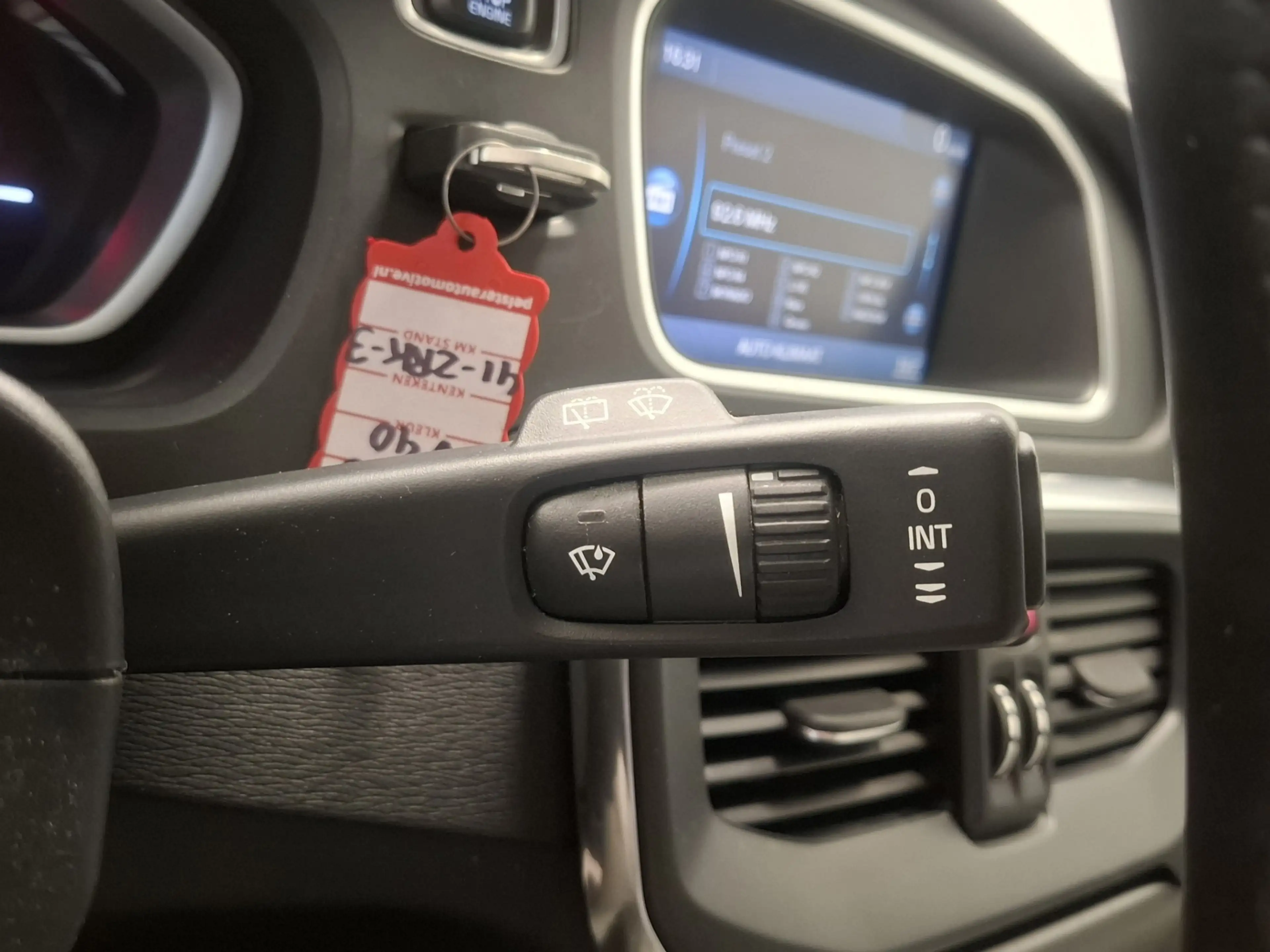 Volvo V40 1.6 T3 Momentum — photo 14