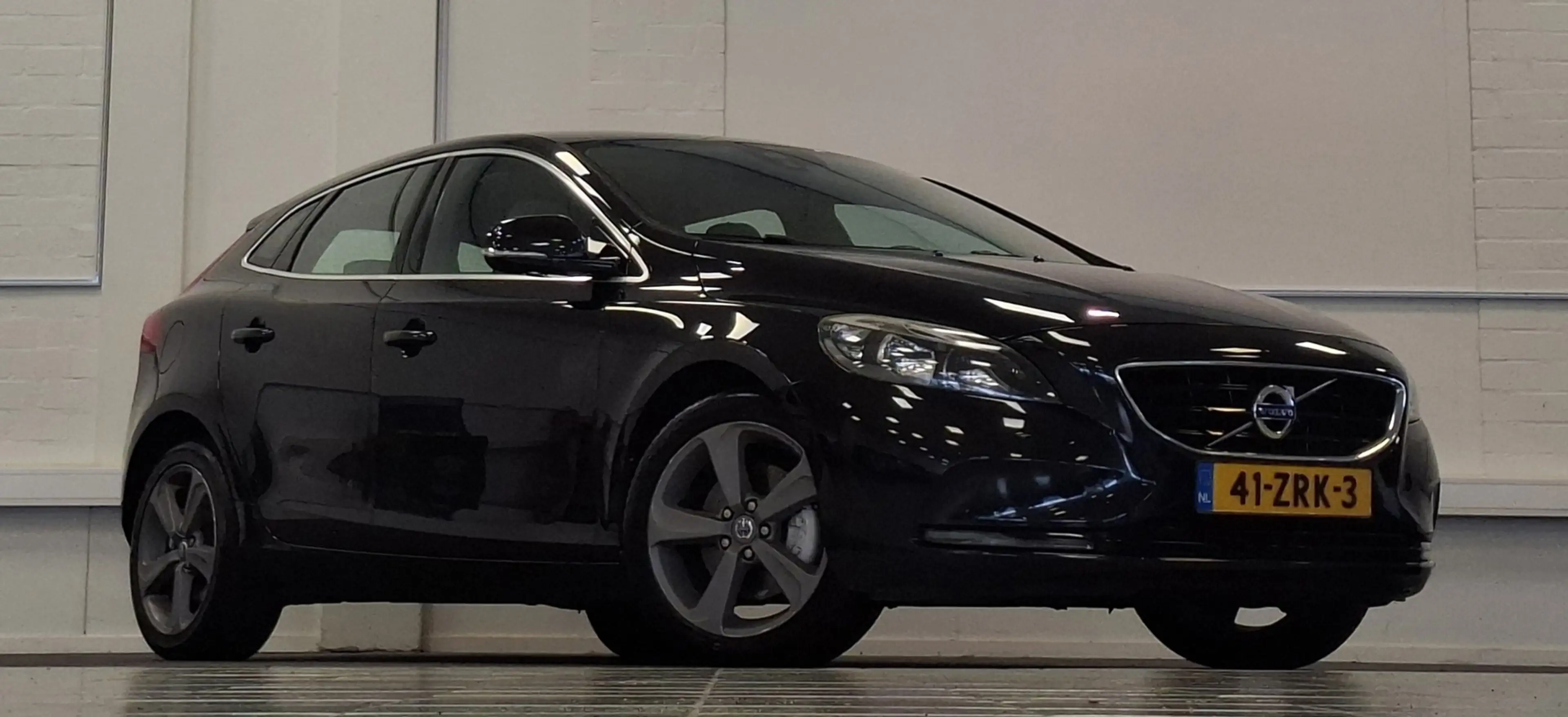 Volvo V40 1.6 T3 Momentum — photo 2