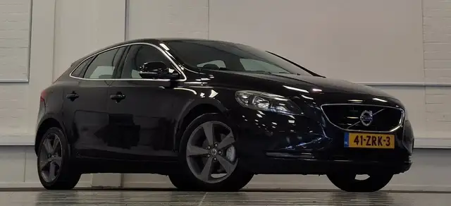 Volvo V40 view 2