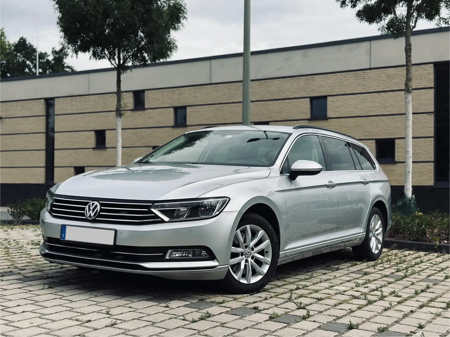 Volkswagen Passat 2.0 TDI DSG Comfortline - 1