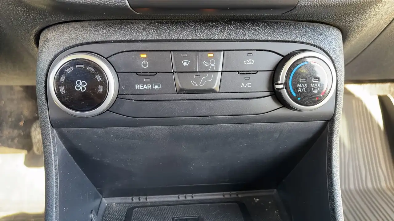 Ford Fiesta 3 portes — photo 13