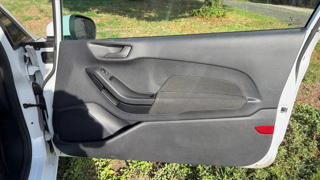 Ford Fiesta 3 portes — photo 23