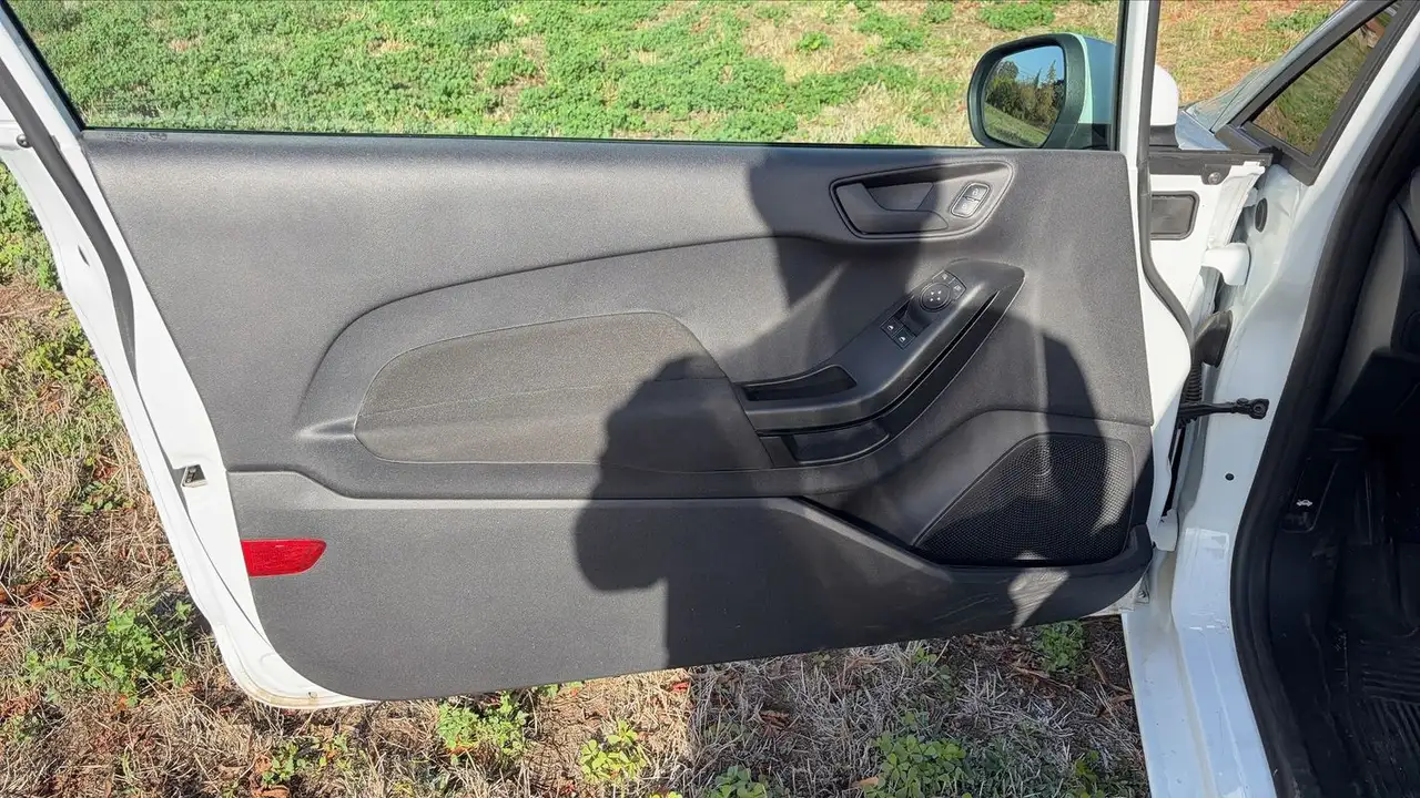 Ford Fiesta 3 portes — photo 7