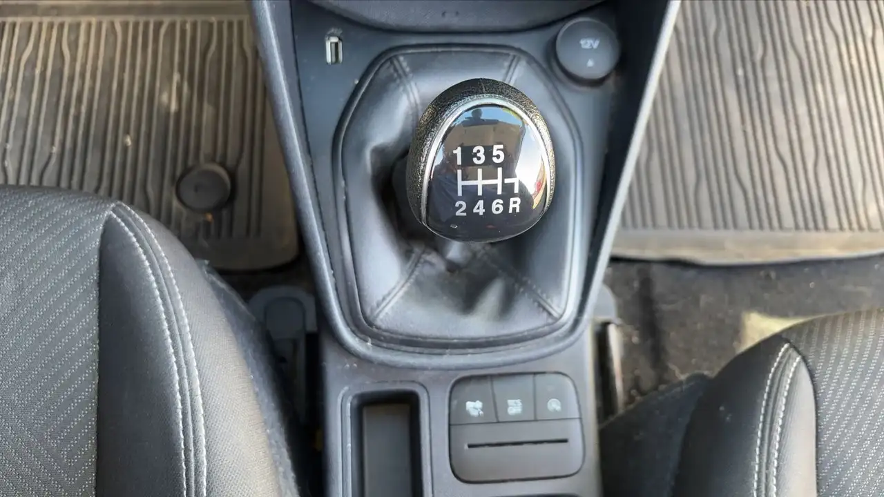Ford Fiesta 3 portes — photo 26