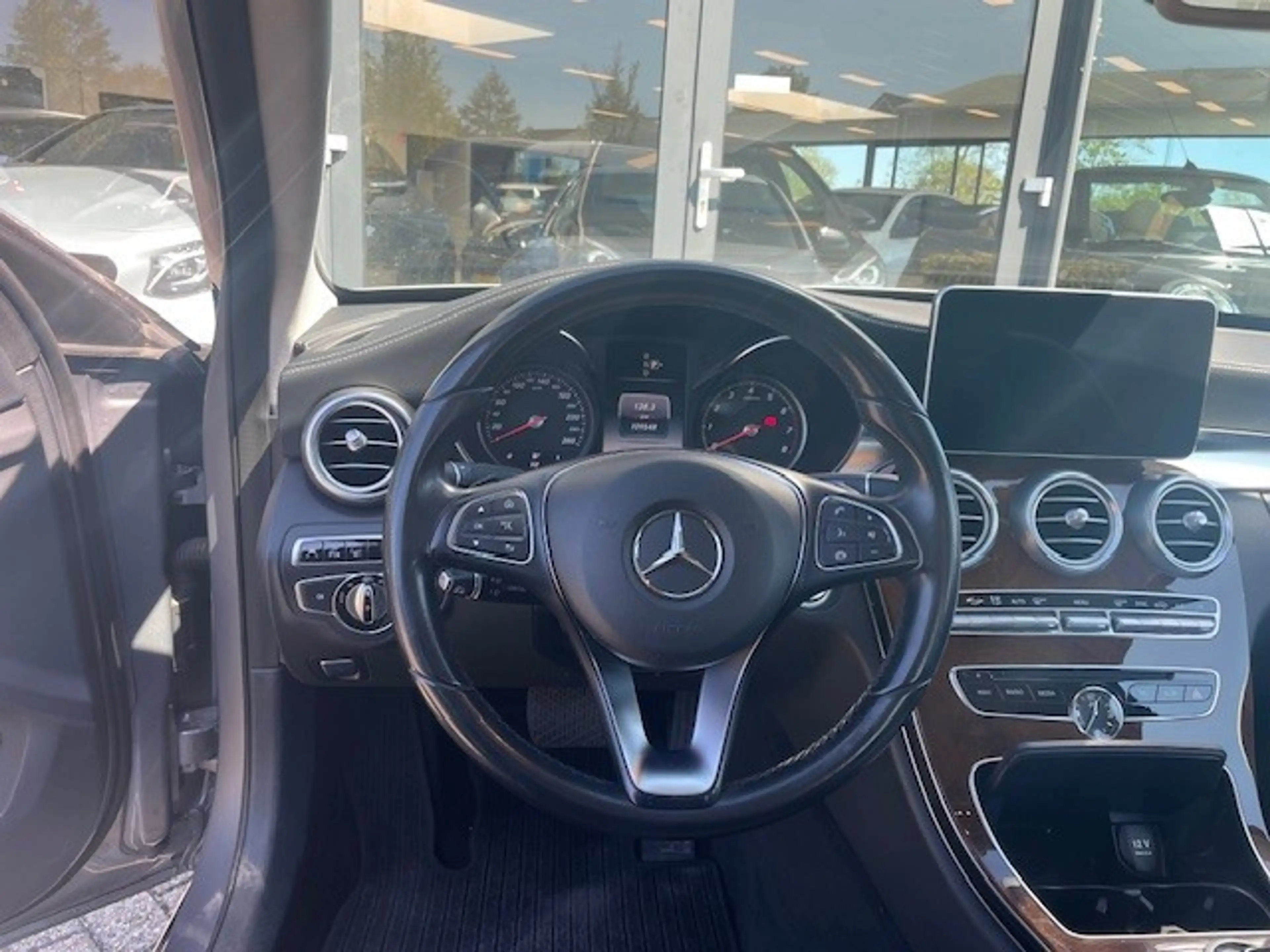 Mercedes-Benz C 200 Prestige — photo 11