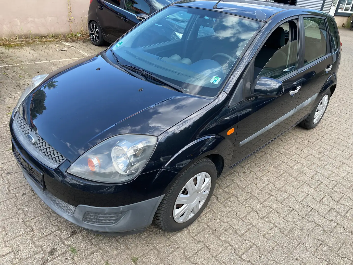 Ford Fiesta 1.3 Fun Klima 4-Türer Tuv 02/27 2.Hd u-frei Fekete - 2