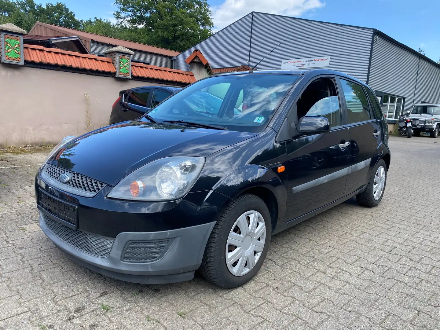 Ford Fiesta 1.3 Fun Klima 4-Türer Tuv 02/27 2.Hd u-frei Fekete - 1