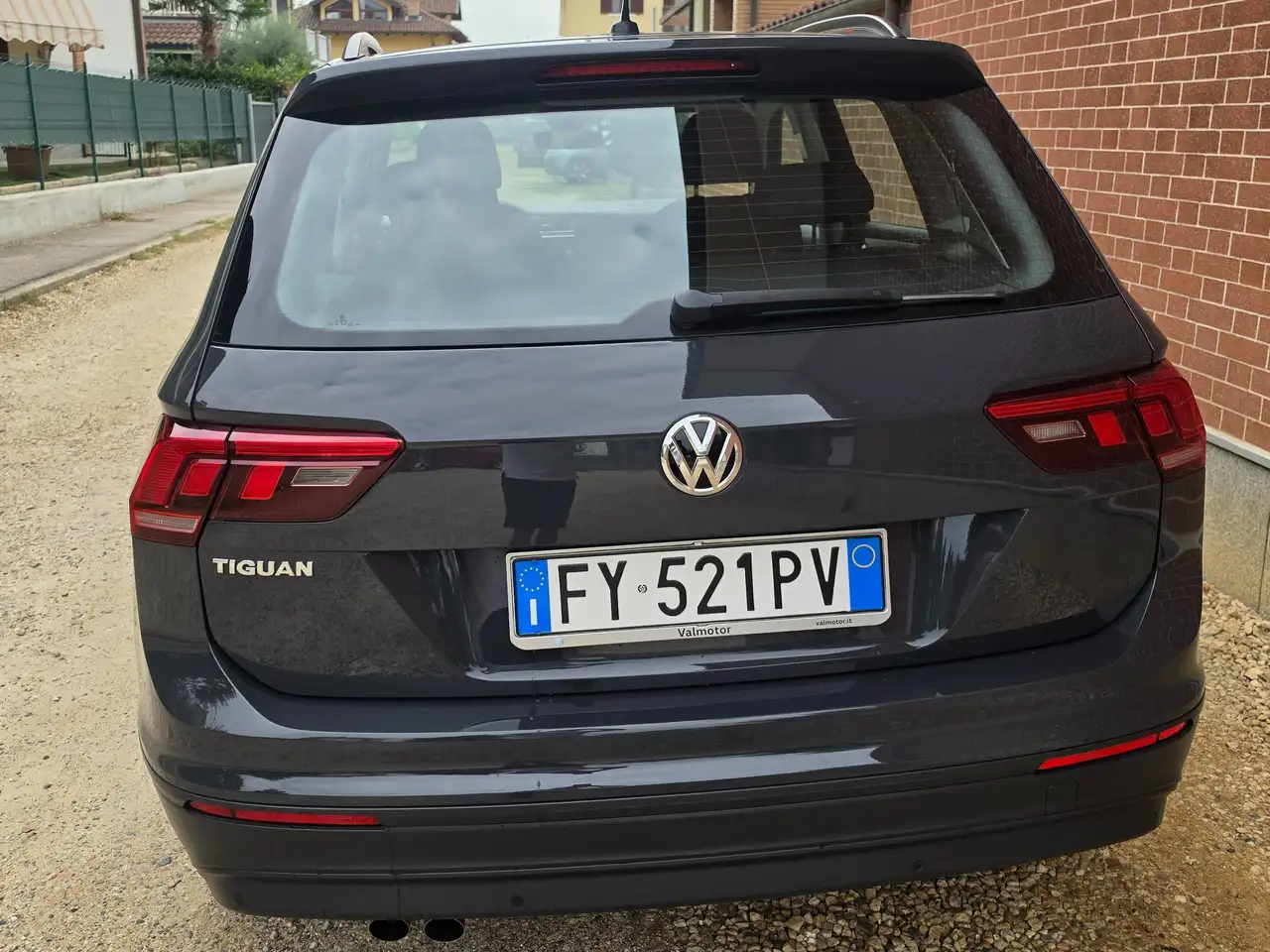 Volkswagen Tiguan urban — photo 1 of 15