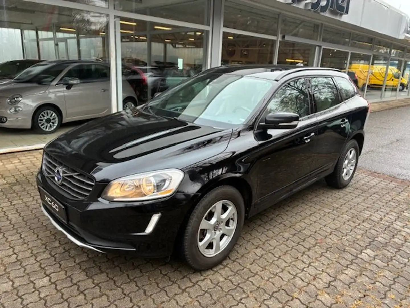 Volvo XC60 D4 Kinetic 2WD *LEDER*FSE*FAMILY PAKET*ALU* Schwarz - 2
