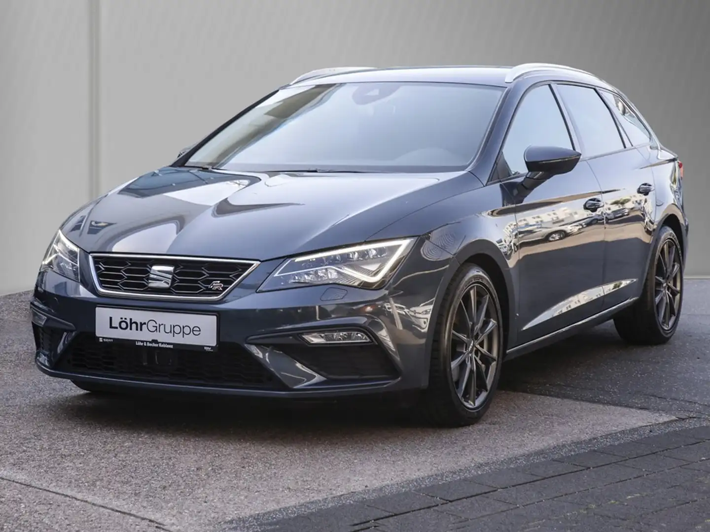 SEAT Leon ST 1.5 TSI FR Black Matt Edition Navi/RFK Grau - 2