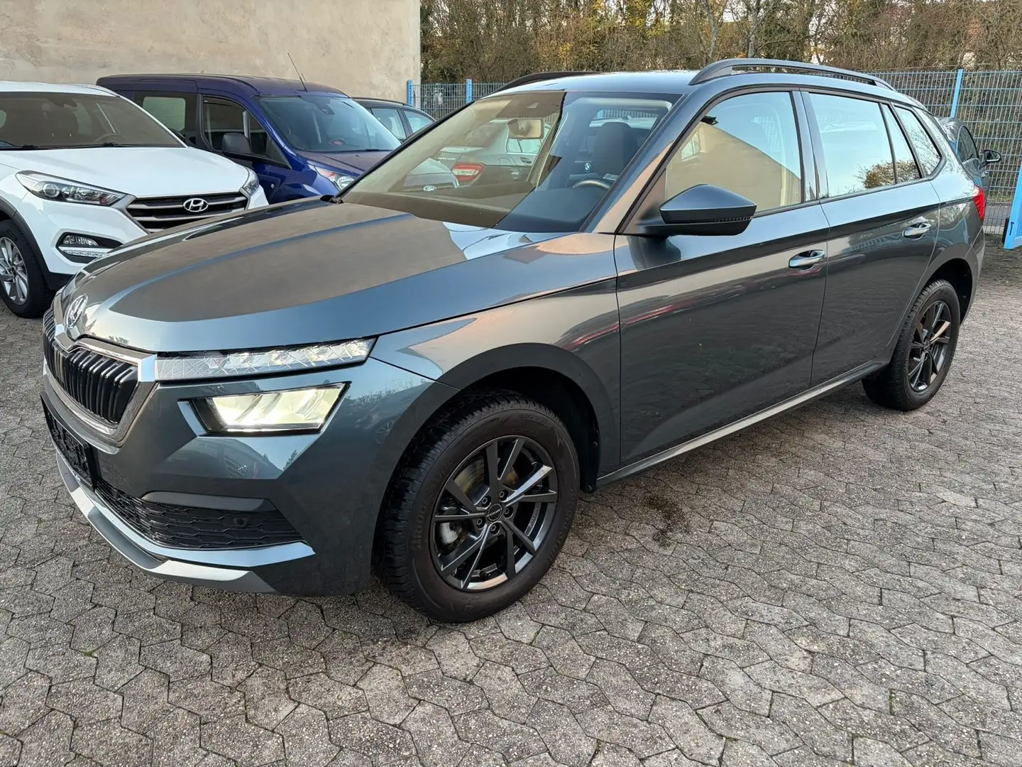 Skoda Kamiq Ambition LED/PDC/LaneAssist/Bluetooth/8Alu Grau - 1