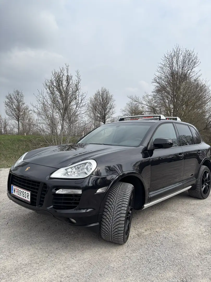 Porsche Cayenne Turbo - 1