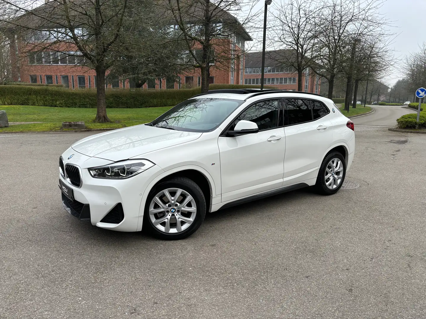 BMW X2 2.0 dA xDrive18 M-Pack *** Pano / Led *** Wit - 2